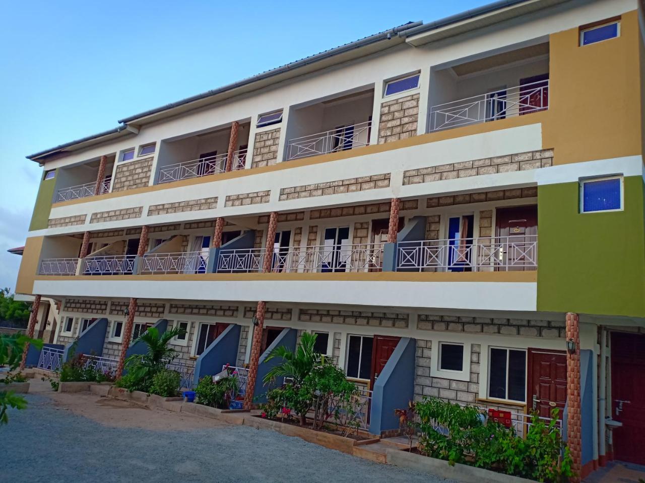 Diplomat Diani Beach Resort Bagian luar foto