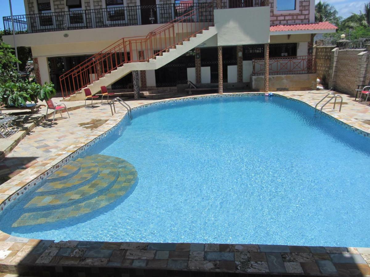 Diplomat Diani Beach Resort Bagian luar foto