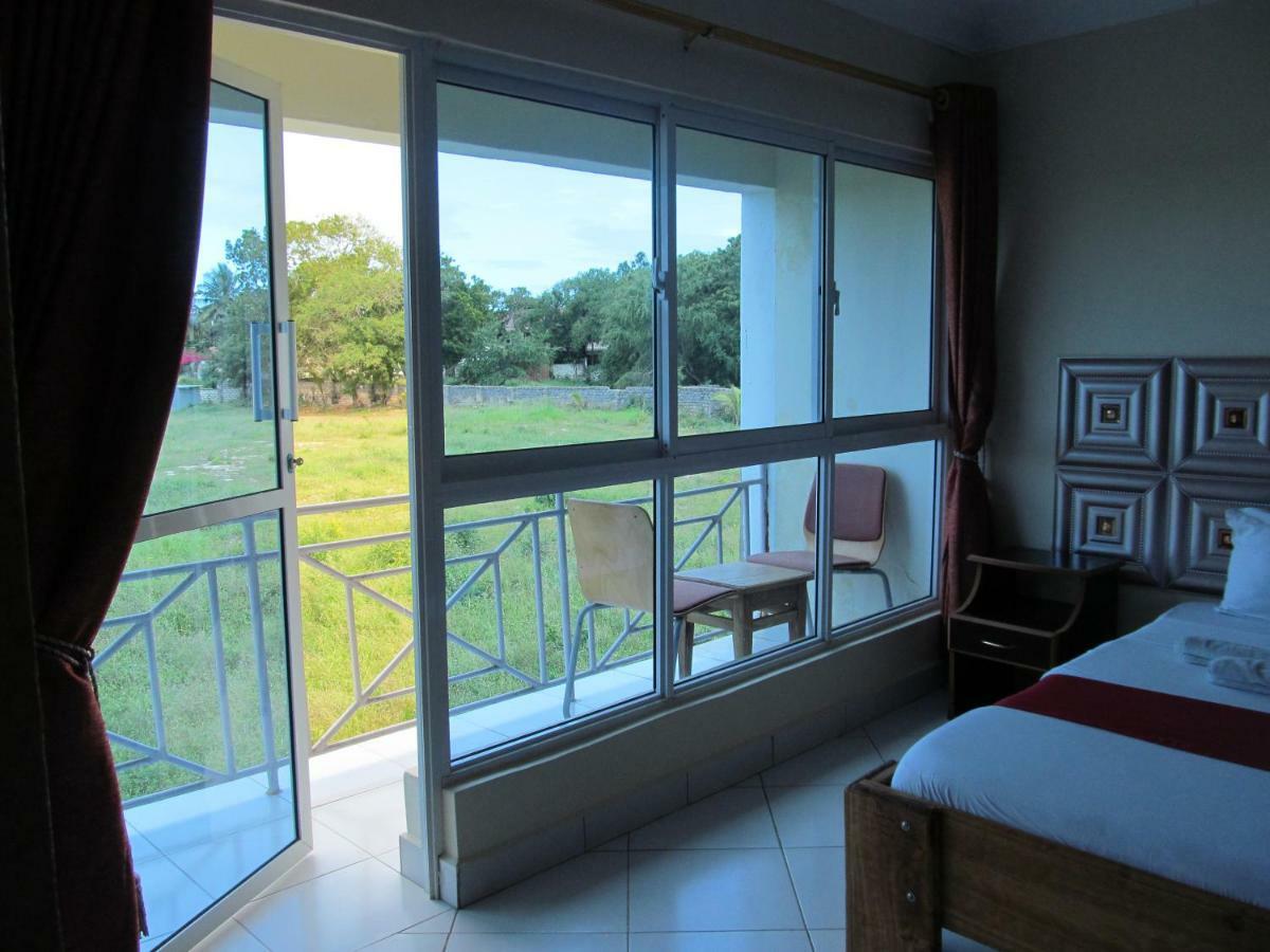 Diplomat Diani Beach Resort Bagian luar foto