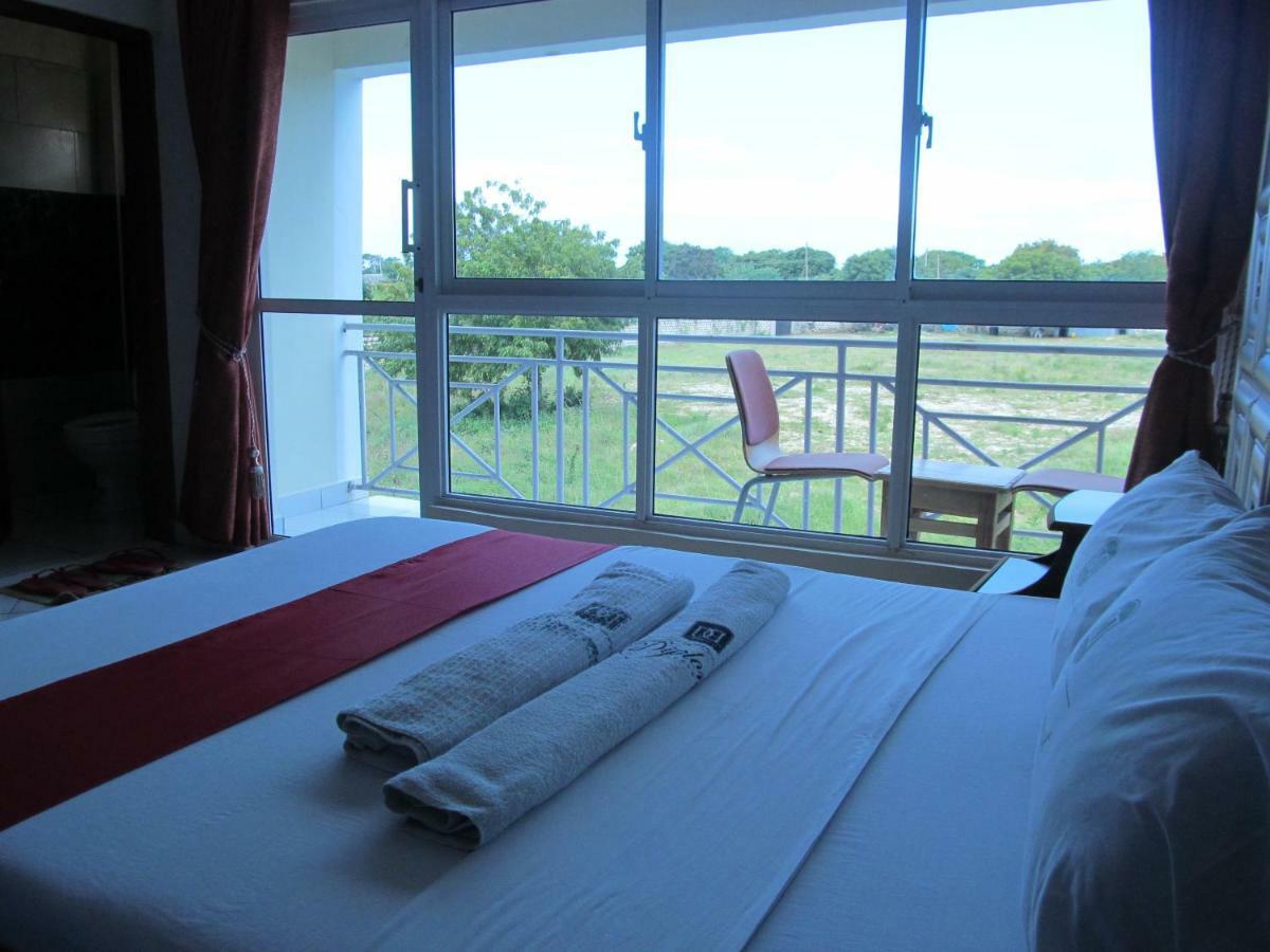 Diplomat Diani Beach Resort Bagian luar foto