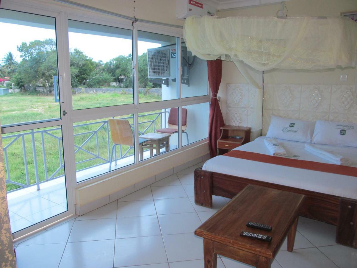 Diplomat Diani Beach Resort Bagian luar foto